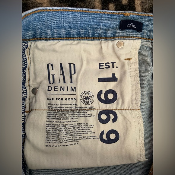 Gap Shorts - Picture 4 of 4